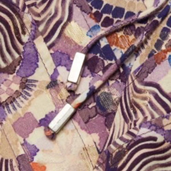 Chufy Dekker Ruffle V-neck Printed Blouse - Picture 5 of 11